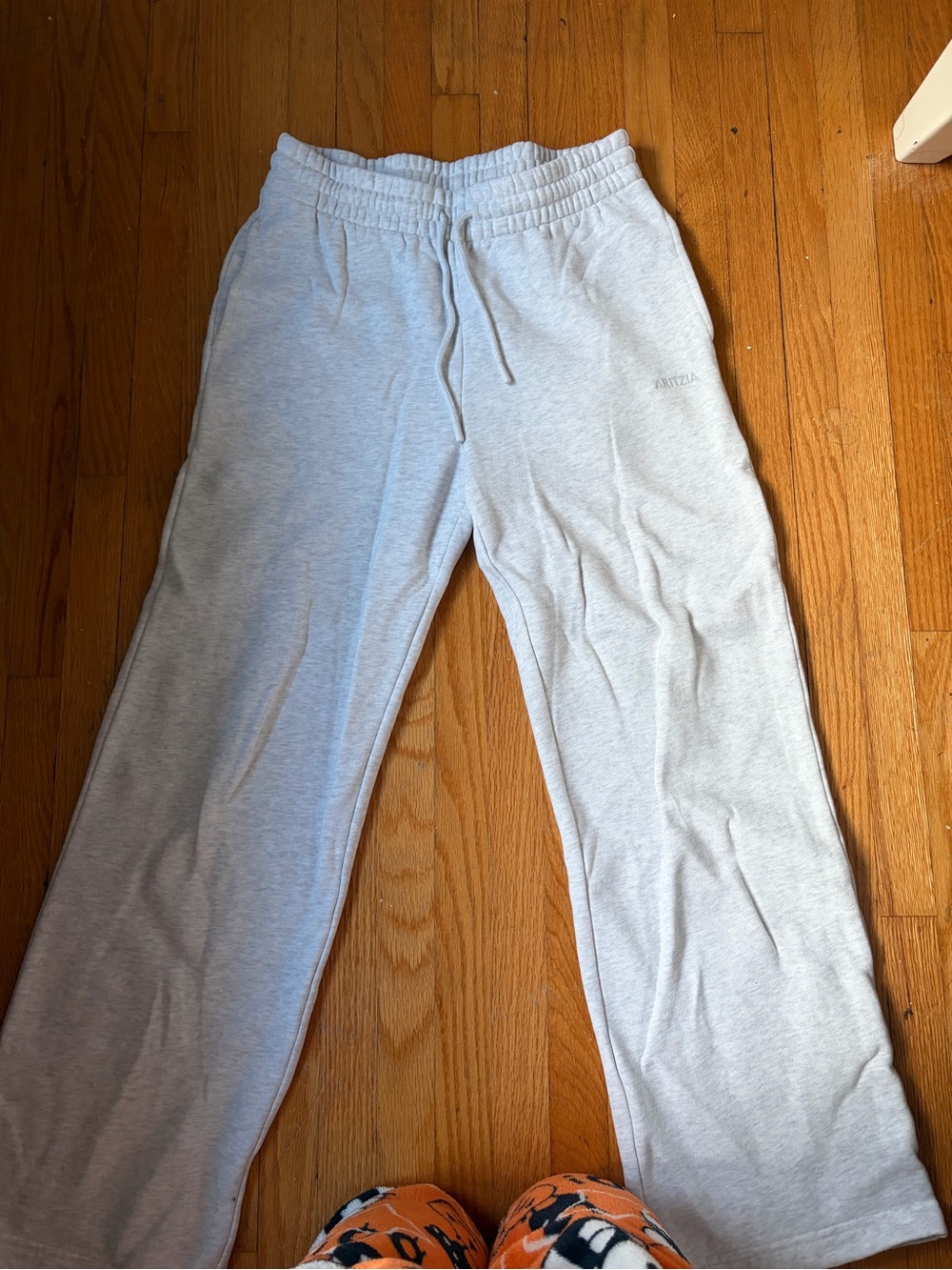 Aritzia boyfriend wide leg sweatpants